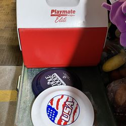 Playmate Igloo Elite Cooler With Frisbees And Ice Pack