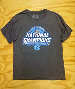 Hanes Men’s M North Carolina Tar Heels 2017 National Champions NCAA T-Shirt