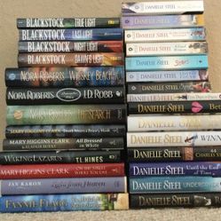 Danielle Steel, Nora Roberts, Mary Higgins Clark, Terri Blackstock Lot of 28 Books