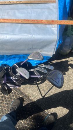 Youth  RH Golf Clubs complete w/Bag & Balls
