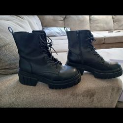 Madden Girl 8.5 Women Size 