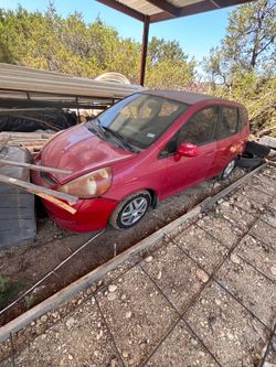 Honda fit everything works good no problems the paint is only a lil bit bad but other than that it’s all good and ready to go I just want it gone and 