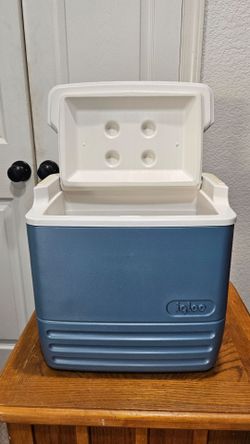 BLUE IGLOO COOLER WITH HANDLE