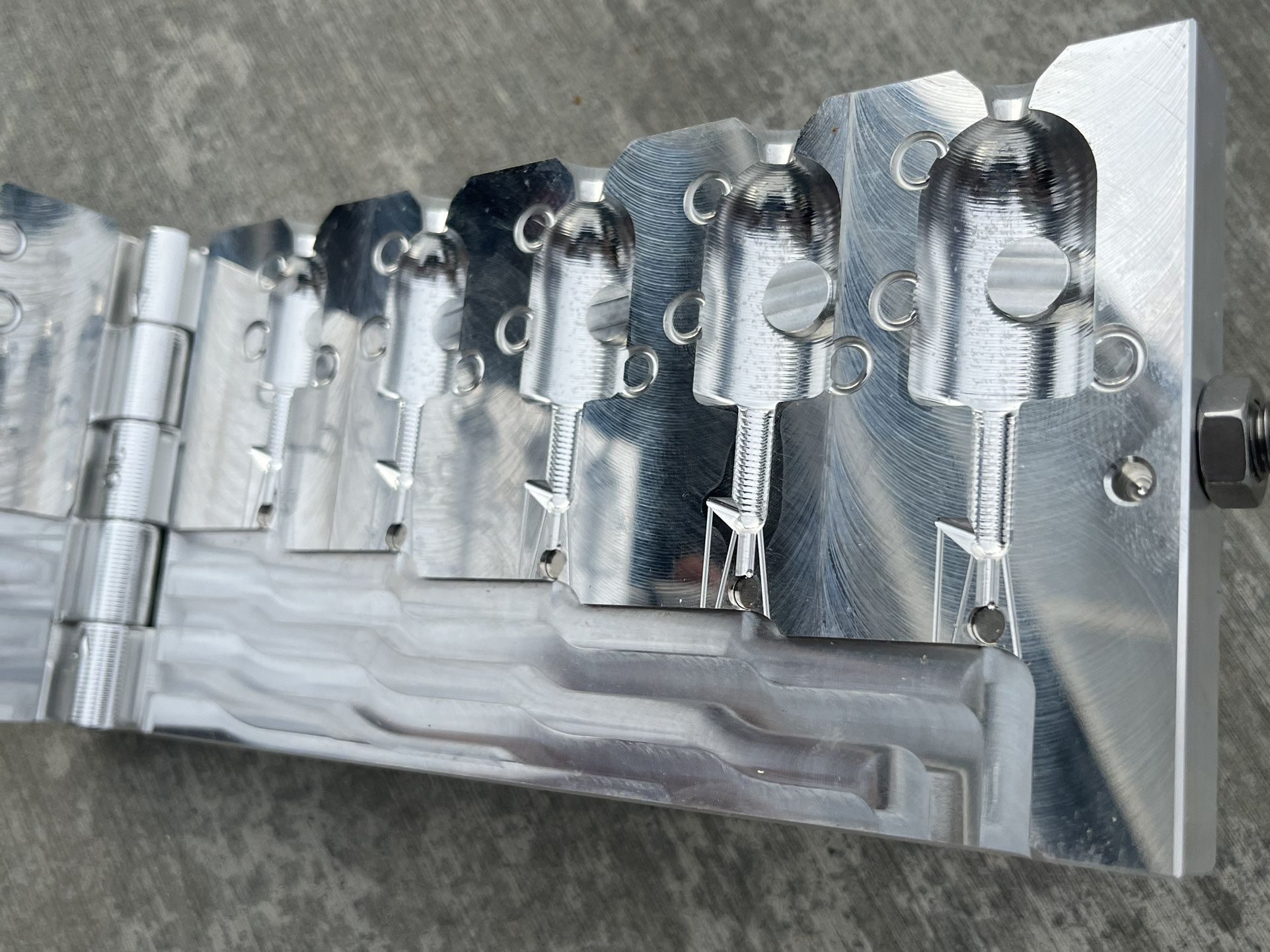 Bullet lead head mold