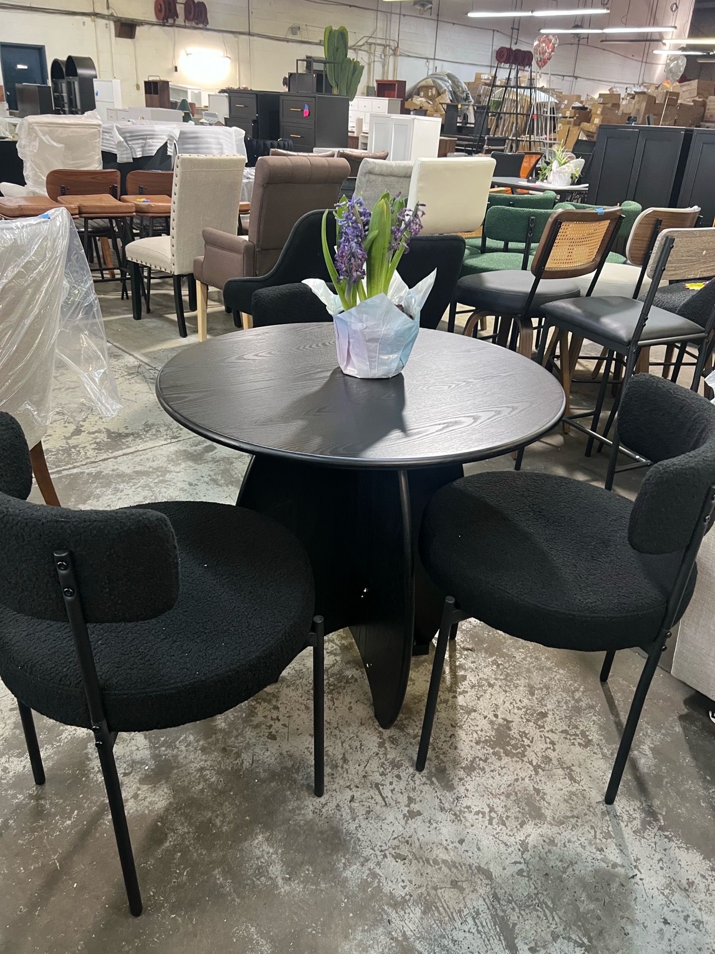 Brand new set of 4 31.5 Inch Round Dining Table whit 3 Dining Chairs $250 Warehouse Address: 2745 Boone st Columbia sc 29204 Behind DOLLAR TREE 【Fi