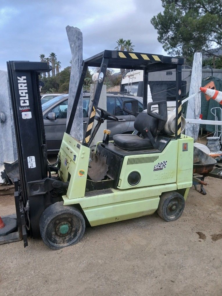 Forklift Model CLARK 5000 Pd. Hard tire