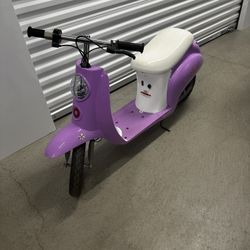 Razor 24v Ride-on Vespa