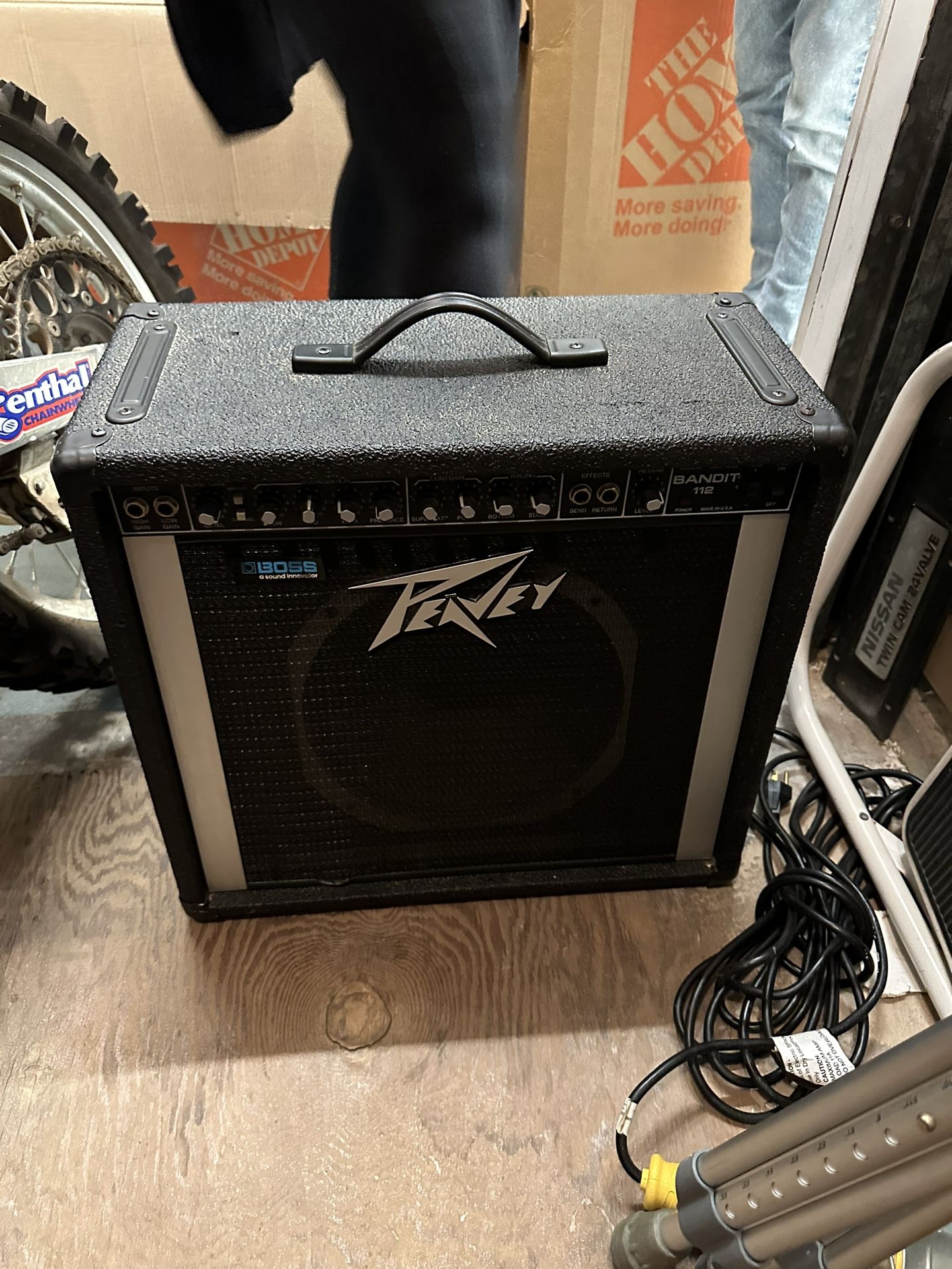 peavey amp bandit 112 boss, clean and works, sounds good.