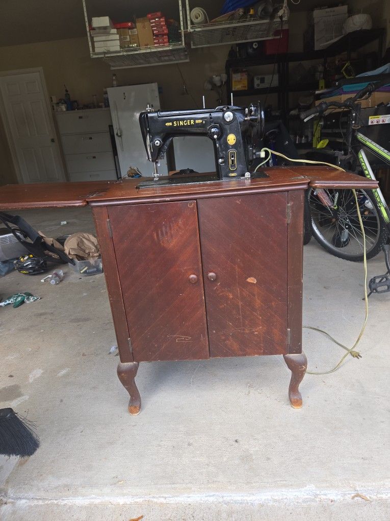 SINGER MACHINE Model 306