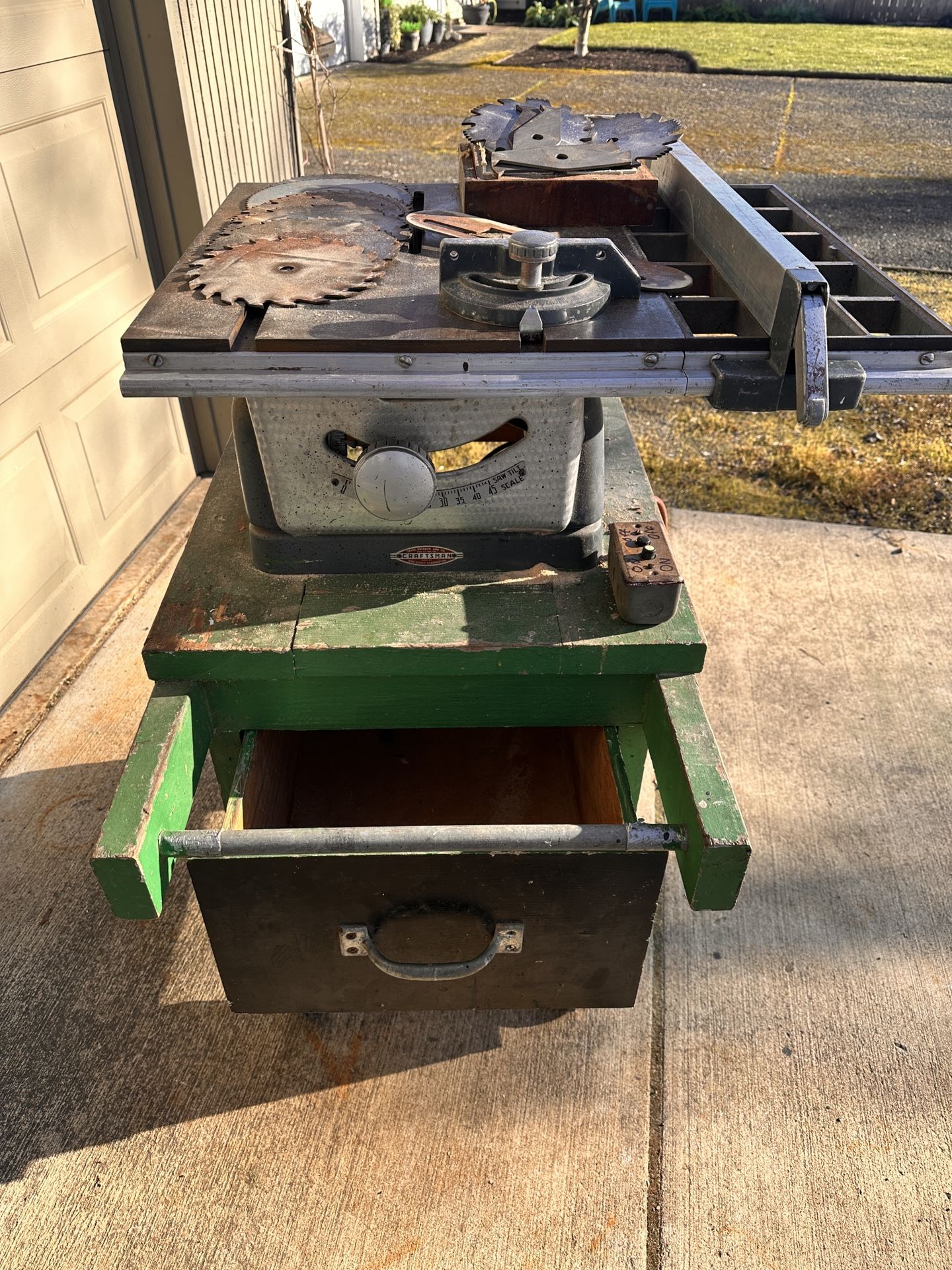 Vintage Bench Top Table Saw