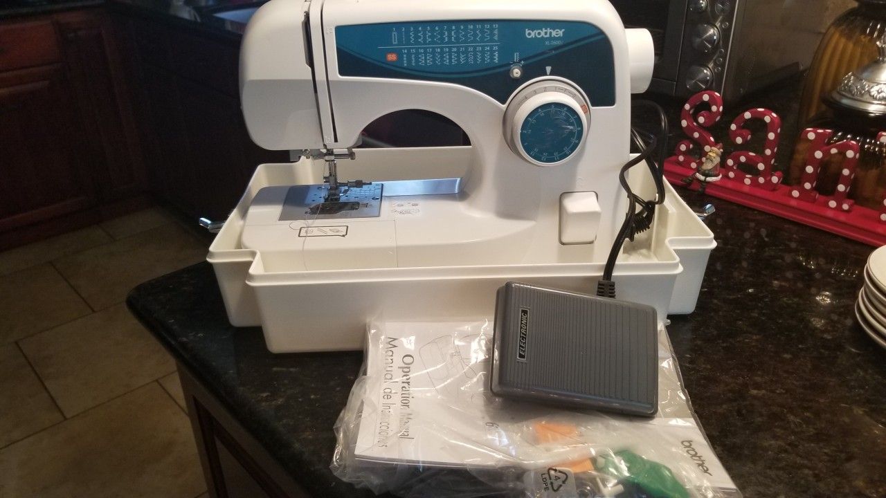 Brother XL 2600 Sewing Machine with case