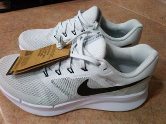 BRAND NEW SIZE 8.5 NIKE FLYZONE SWIFT 3