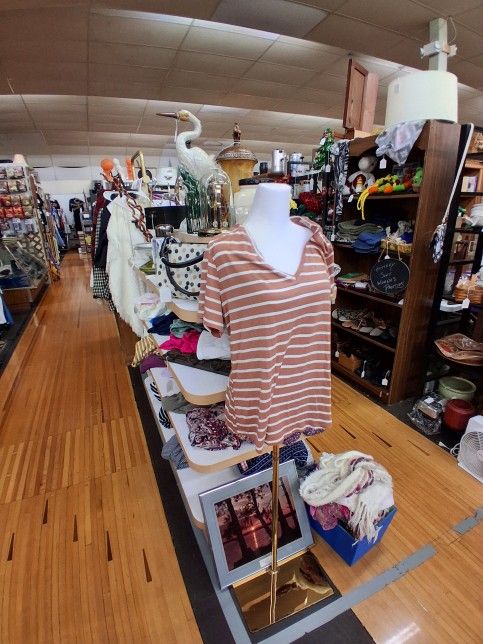 Vintage Clothing, Vintage Jewelry, Scarf, Coats, Jeans 