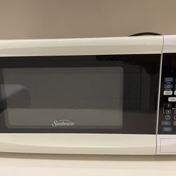 Sunbeam Countertop Microwave