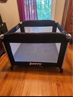 Joovy Room² Extra-Large Playard / Playpen