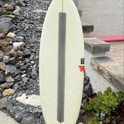 5’5” ultralight surfboard thruster