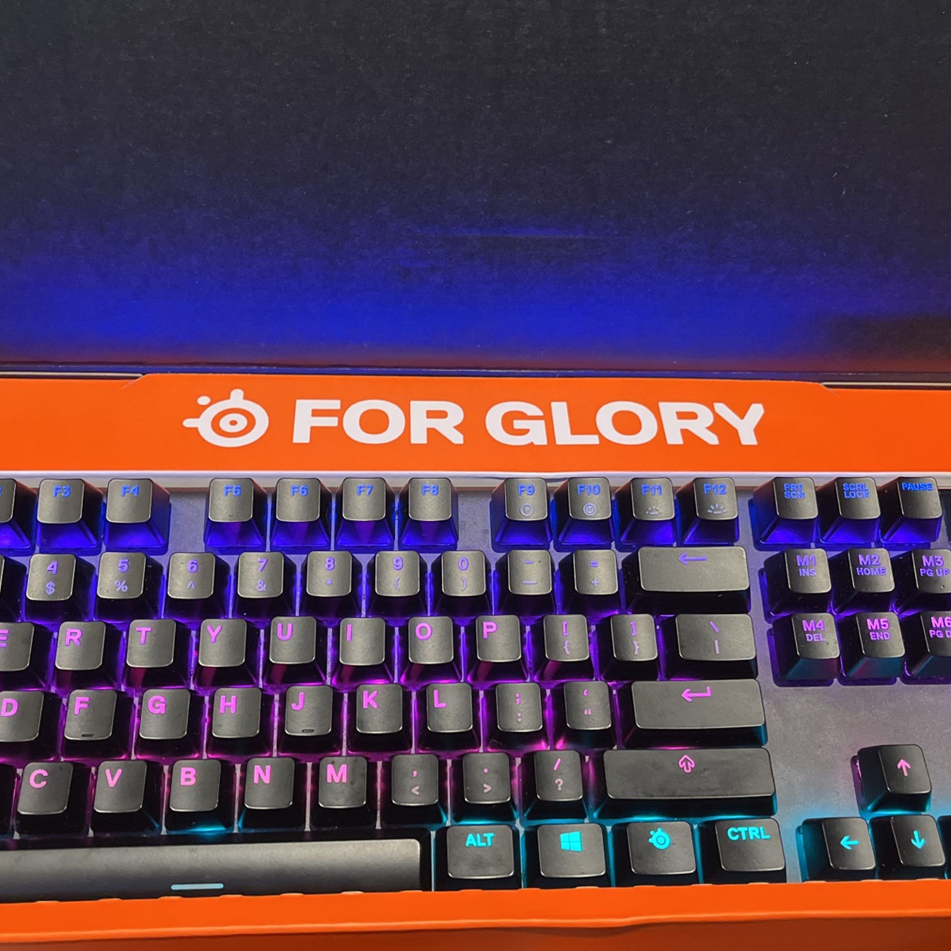 Steelseries Apex 7 Gaming Keyboard And Gaming Mouse