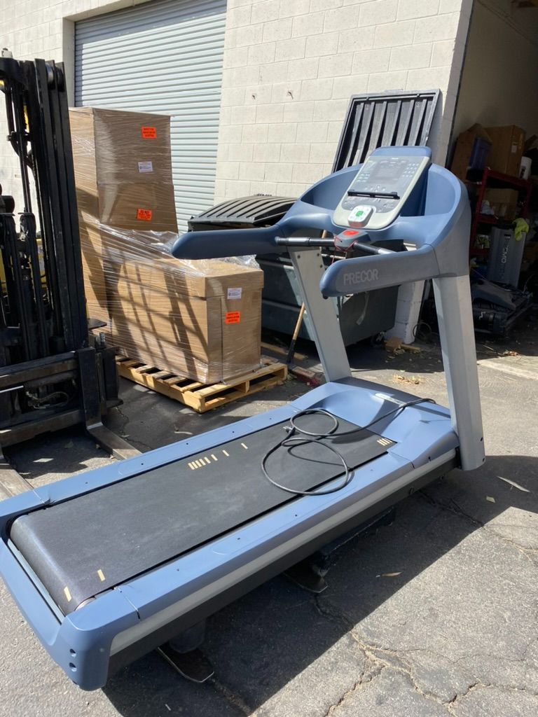 Precor 956 Experience Treadmill
