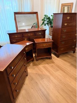 6 piece vintage bedroom set (Hitchcock)