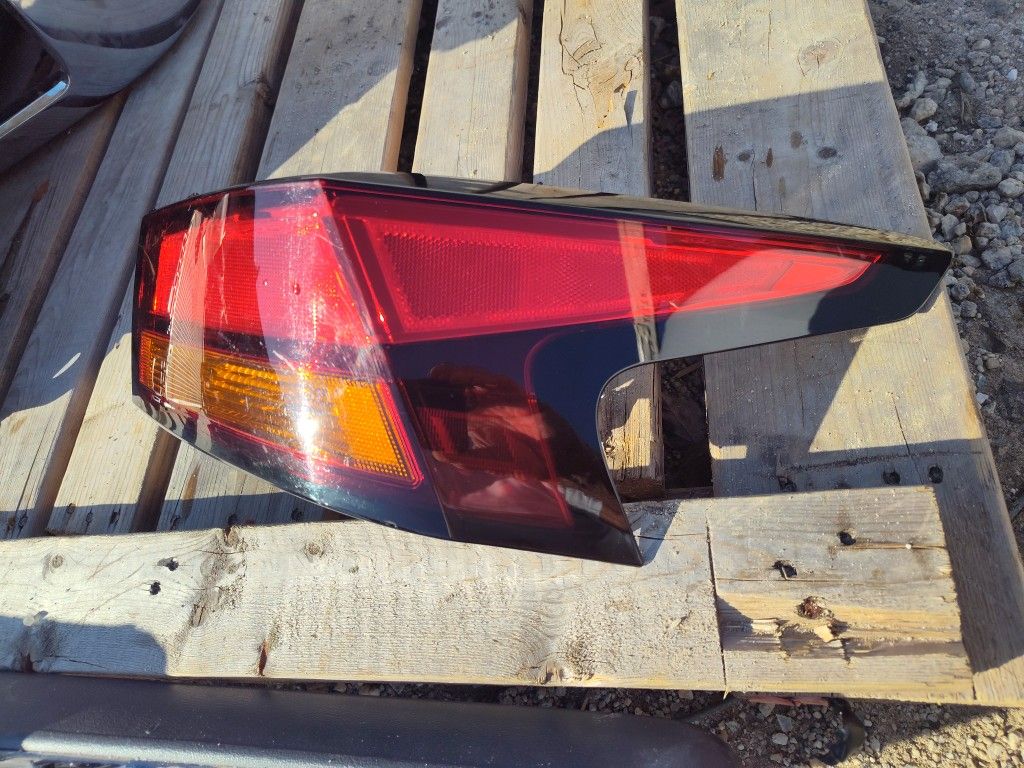 2019 And 2020 Nissan Altima Right Hand Quarter Panel Tail Light Only