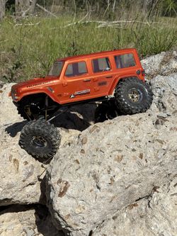 Axial scx10iii Jeep Rock Crawler