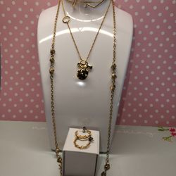 #1826, LOT BEAUTIFUL GOLD TONE VINTAGE 4 ITEMS. 
