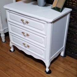 Nightstand /SideTable French Provincial Measurements on Picture PICKUP ONLY 