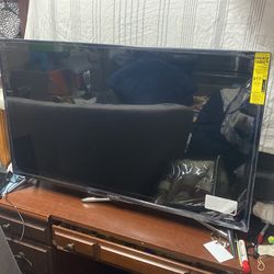 Element Tv 43’ UHd HDR 10 Roku Tv