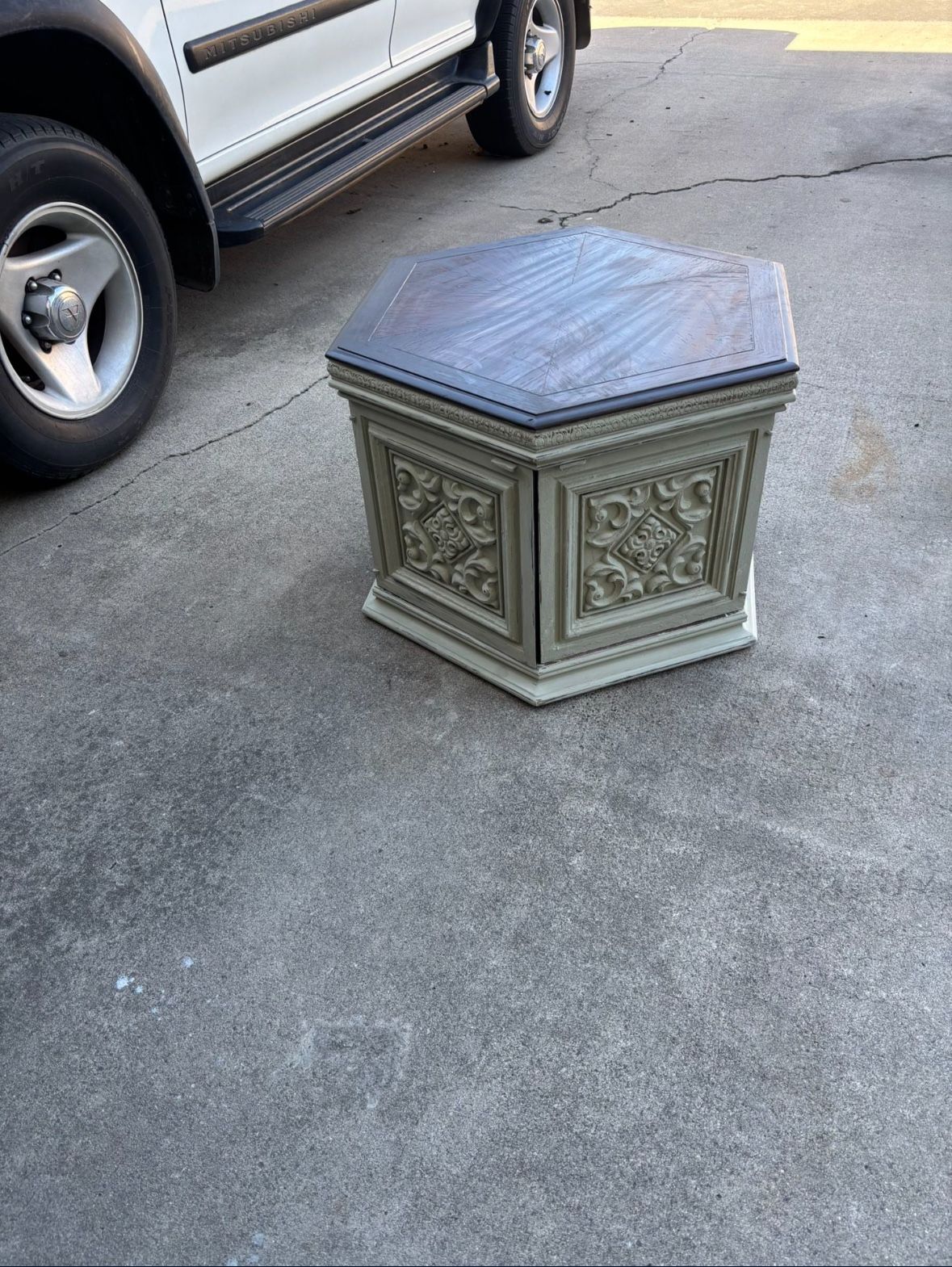 Coffee Table/Center Table