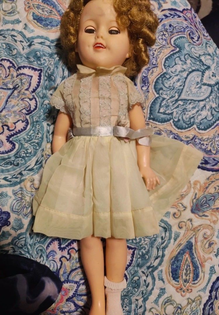 Vintage Shirley Temple Doll W/ Flirty Eyes