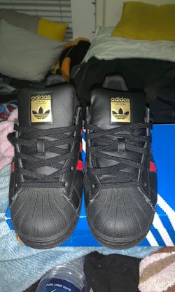 Adidas black and red size 6