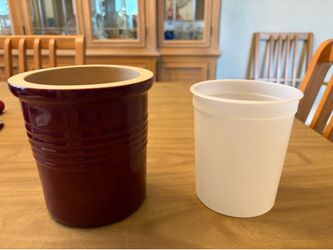 Like New Vintage “Pampered Chef” Stone Utensil Holder/Bread Crock
