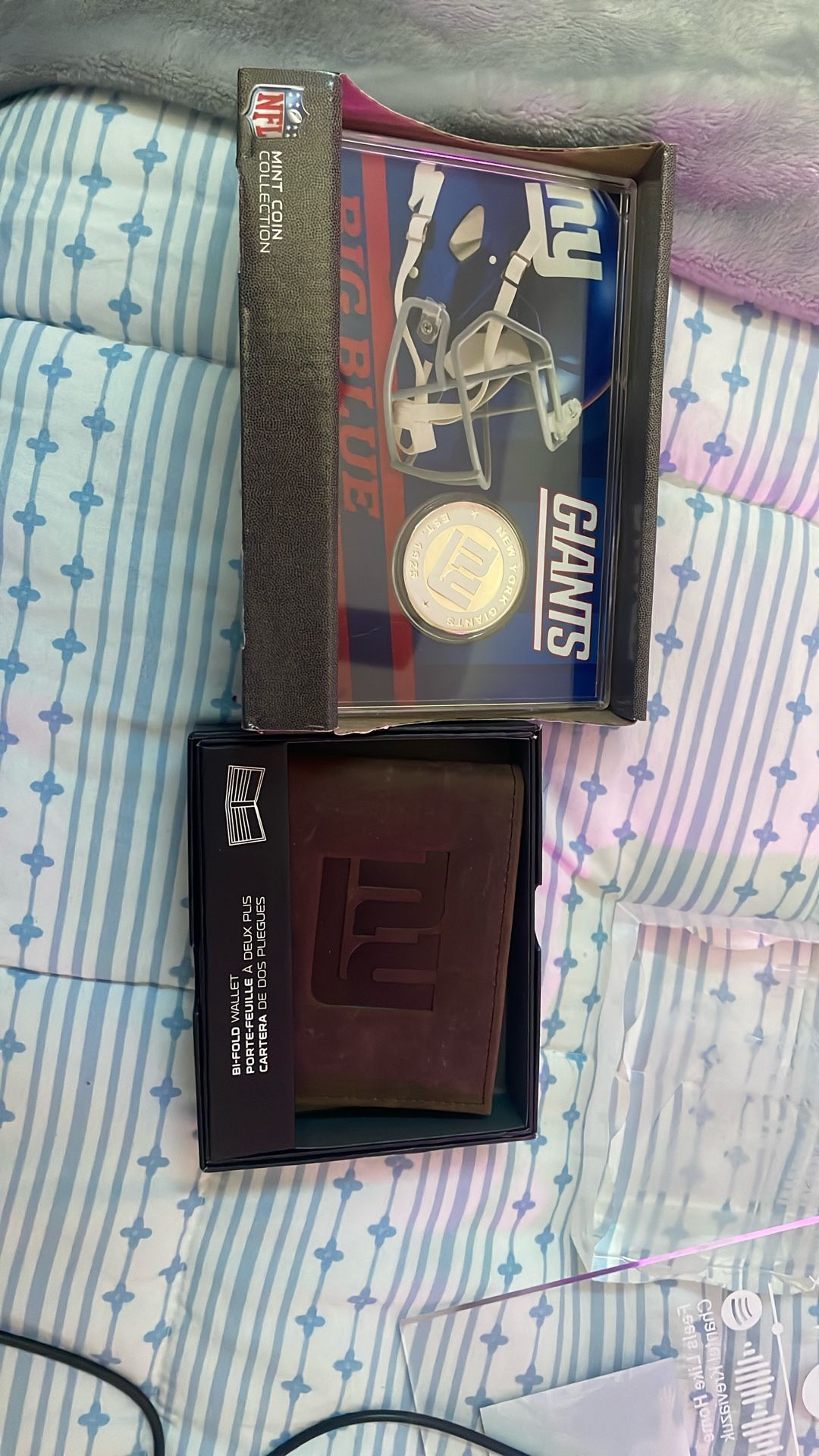 New York Giants wallet and commemorative coin combo