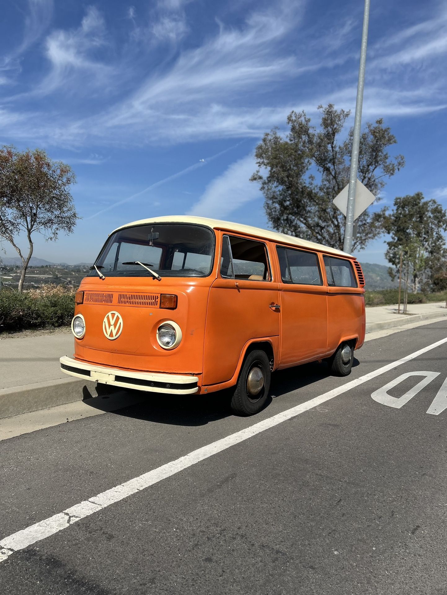 1975 VW BAY WINDOW BUS Check It Out On My instagram page Information Below