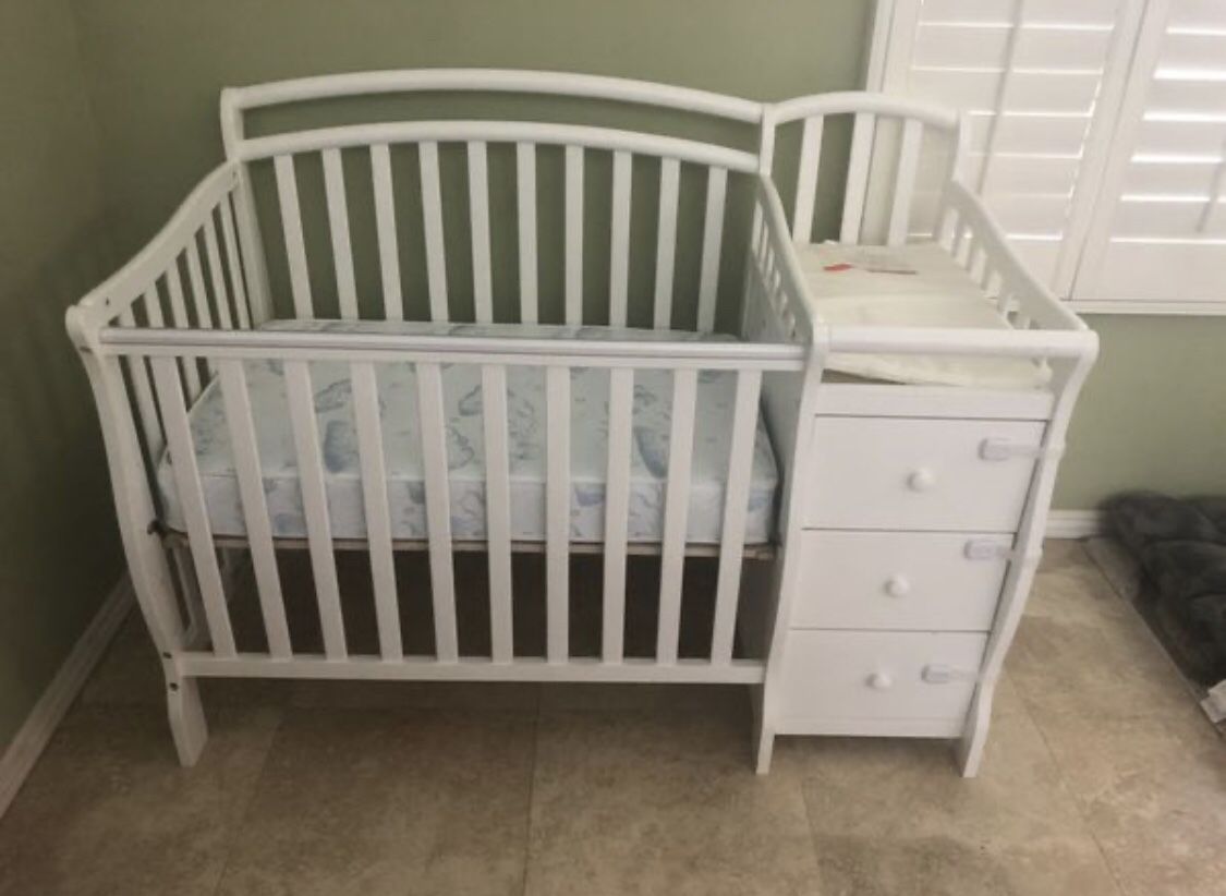 Mini crib and changing table with mattress