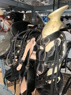 Monturas charra para caballos 100% piel de la mejor calidad y con excelentes diseños Con todos sus accesorios incluidos + cincho + cabezada o corre