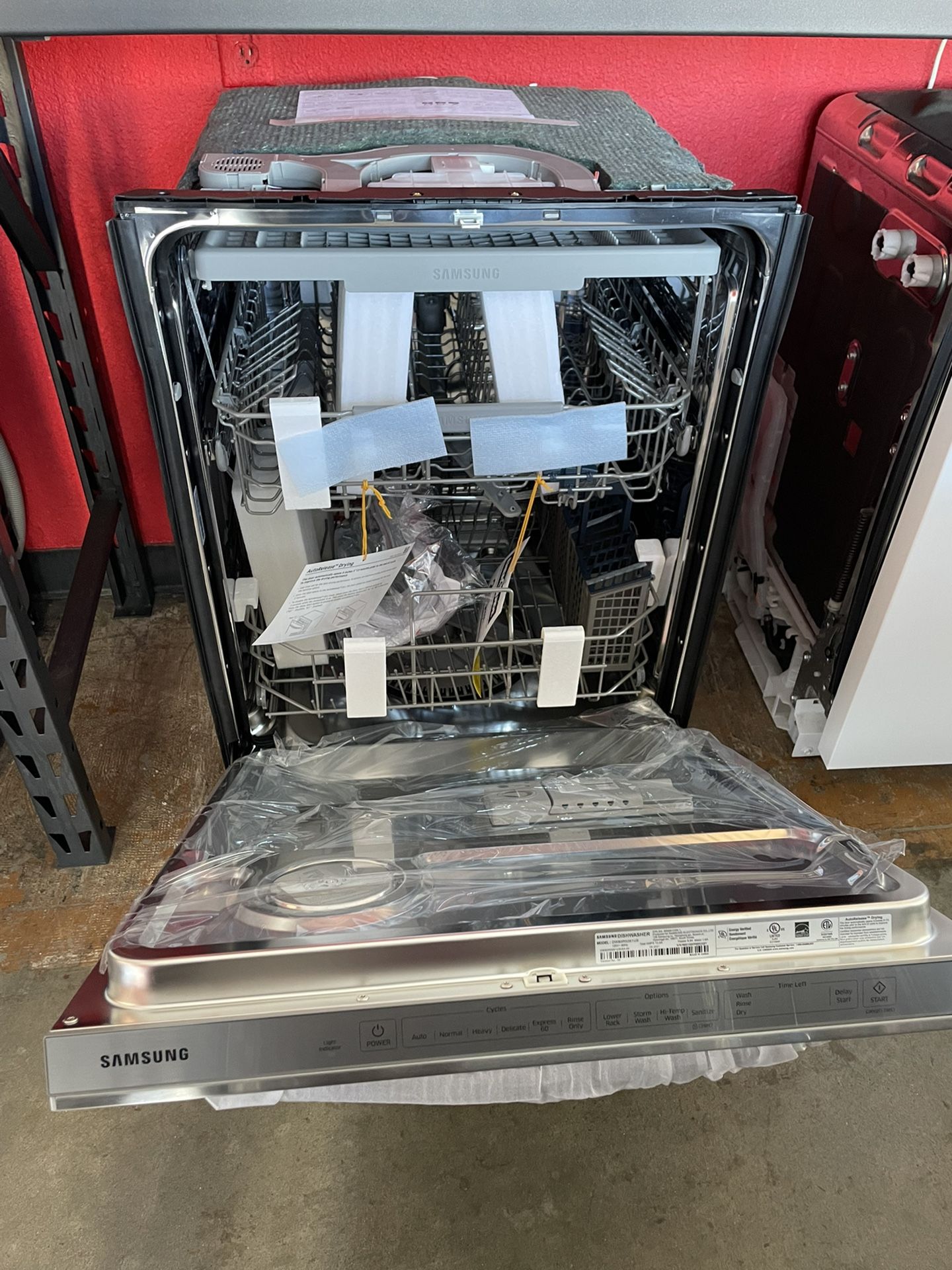 New Samsung Dishwasher 24” Wide 