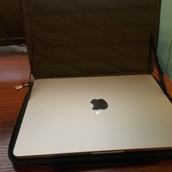 2023’ Apple MacBook Air 13’6 Mint Condition 