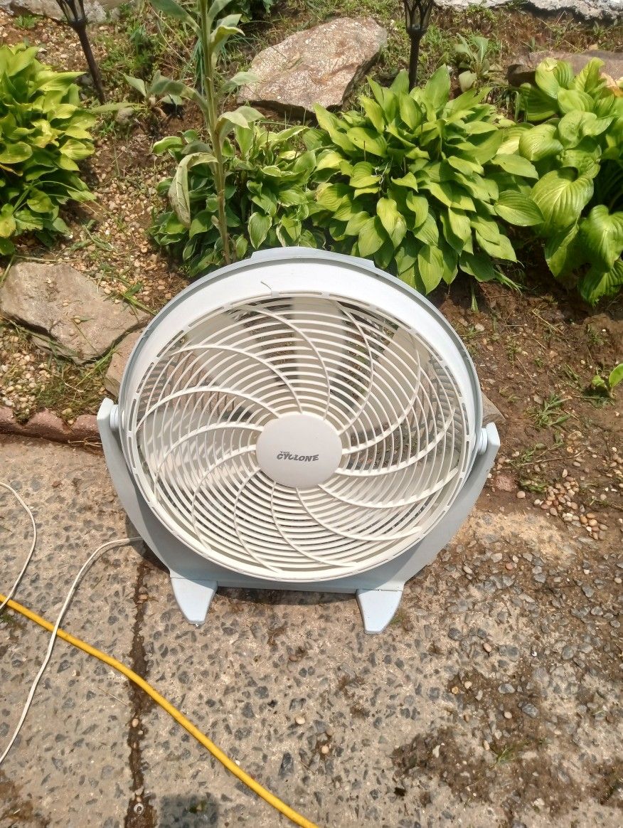 Lasko cyclone fan - $10 ‹image 1 of 5›$10 ‹image 1 of 5› for Sale in  Brookhaven, PA - OfferUp