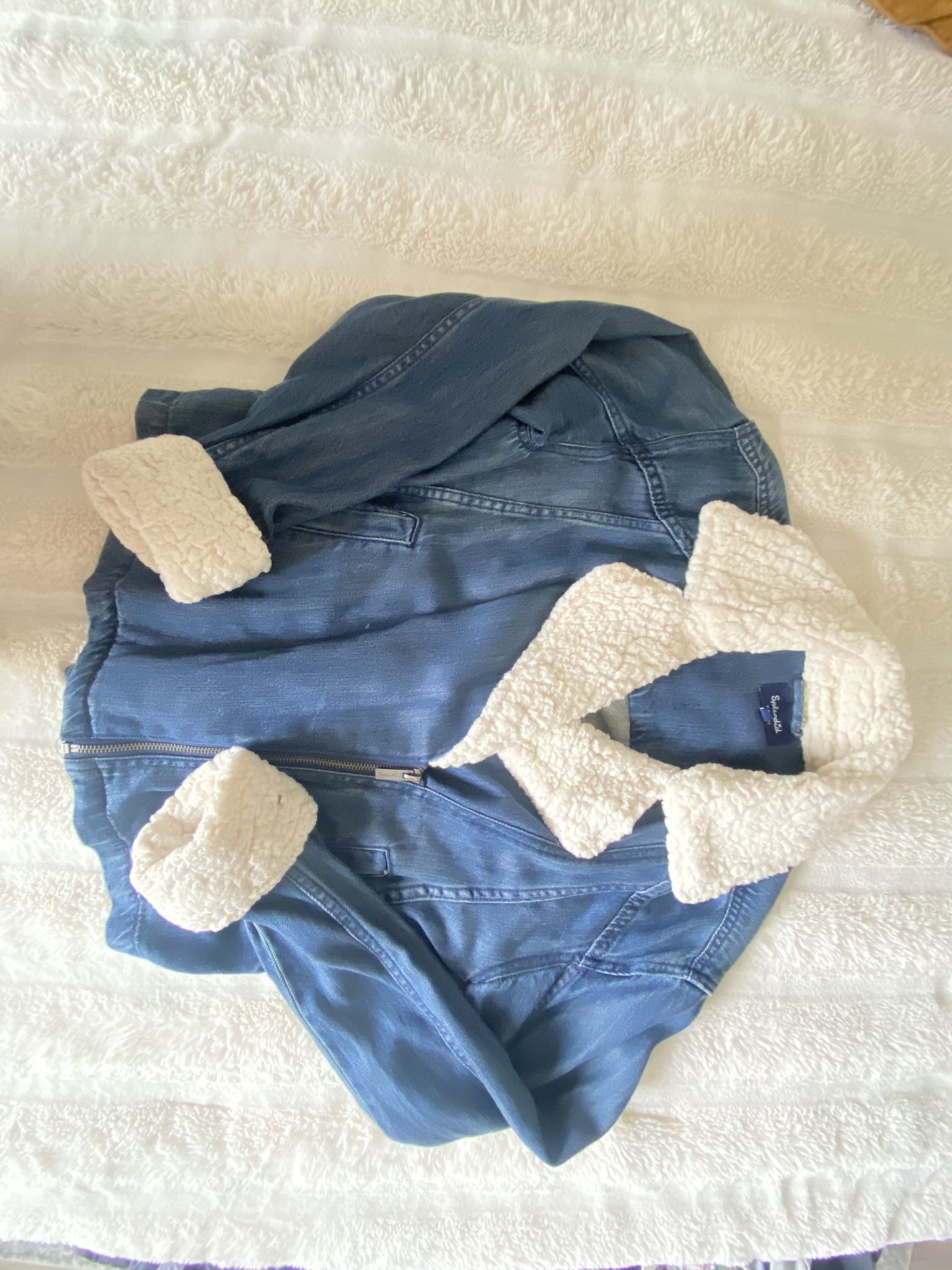 Woman’s Jean Jacket With Faux Fur