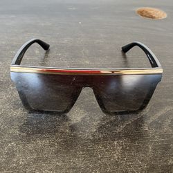 Miami Bound Sunglasses - Black/Gold