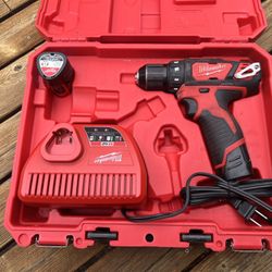Milwaukee M12 3/8” Cordless Drill/Driver