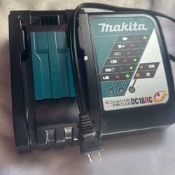 Makita 18V LXT Brushless Drill & Impact Driver Kit + 2 Batteries Charger