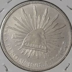 Mexican 1 Peso silver coin, famously known as the "Cap and Rays" (or Resplandor) design.