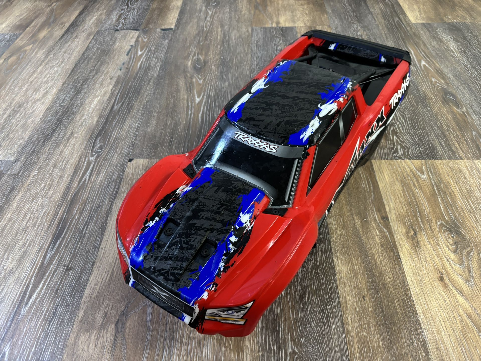 Traxxas X Maxx Body & 2XTires