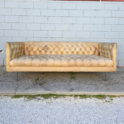 Vintage West Elm Mid-Century Tufted Chesterfield Leather Sofá.