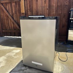 Frigidaire Mini Fridge 