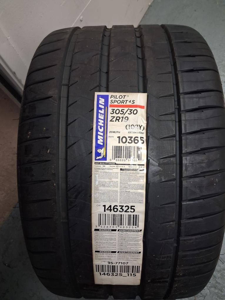 Michelin Tires 305/30 19 Pilot Sport
