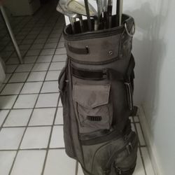 Men's Right Hand Golf Clubs $25