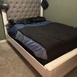 Farmhouse Style Queen Bed